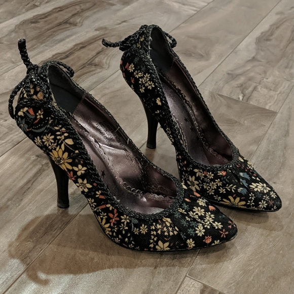 ❄️ 3/$25 Black Floral Pumps High Heels